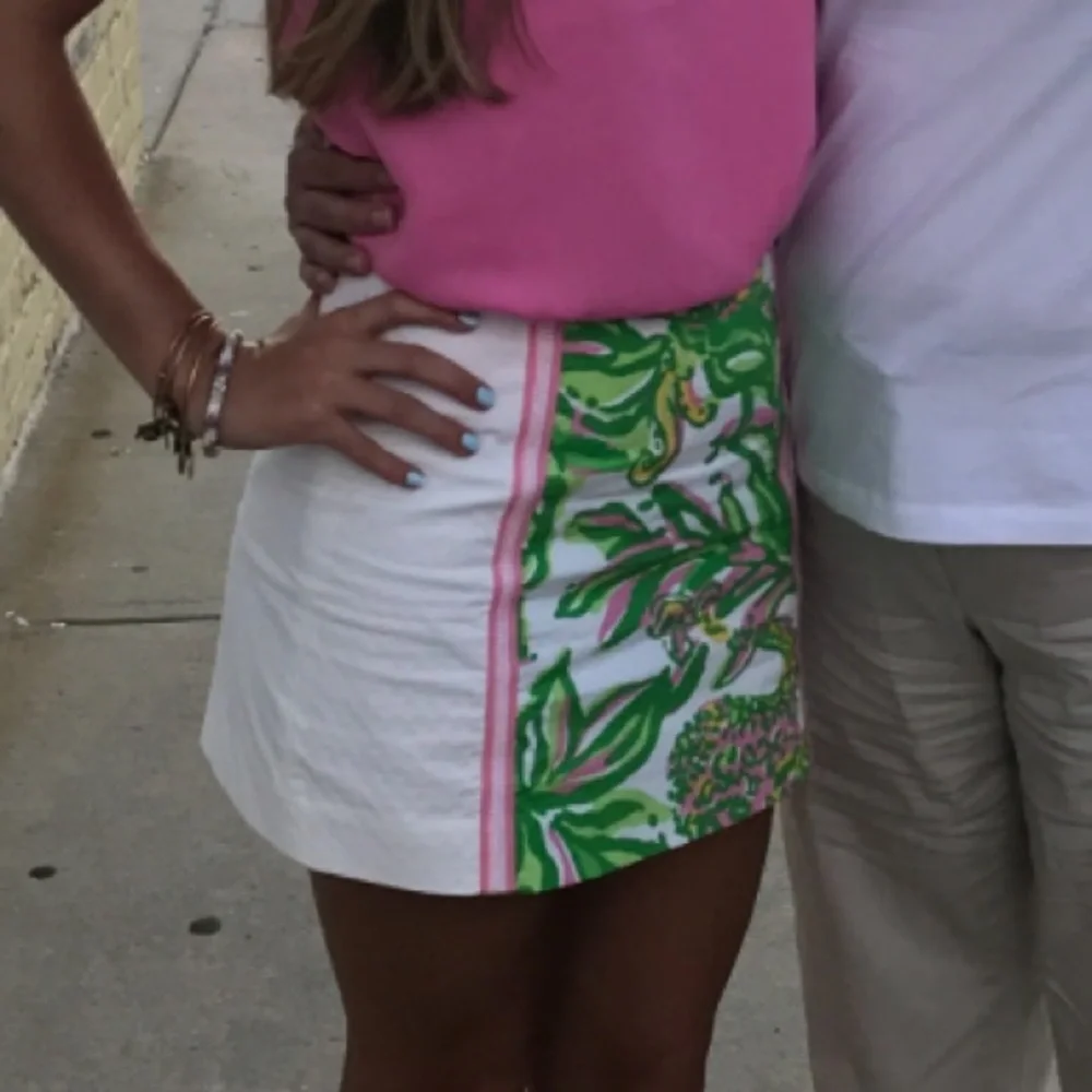 Lilly Pulitzer Tate Skirt - White Resort‎ Seeing Pink Elephants - Picture 2 of 3